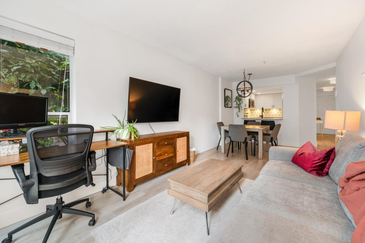Dining Area Photo of 101 525 Agnes Street, New Westminster, BC