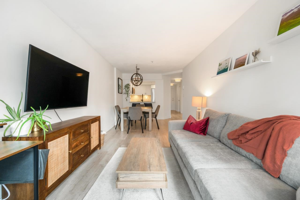 Family Room Photo of 101 525 Agnes Street, New Westminster, BC