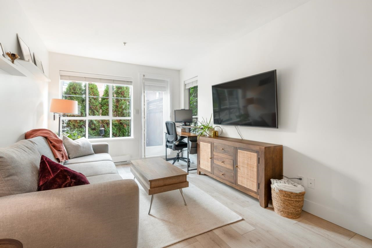 Living Room Photo of 101 525 Agnes Street, New Westminster, BC