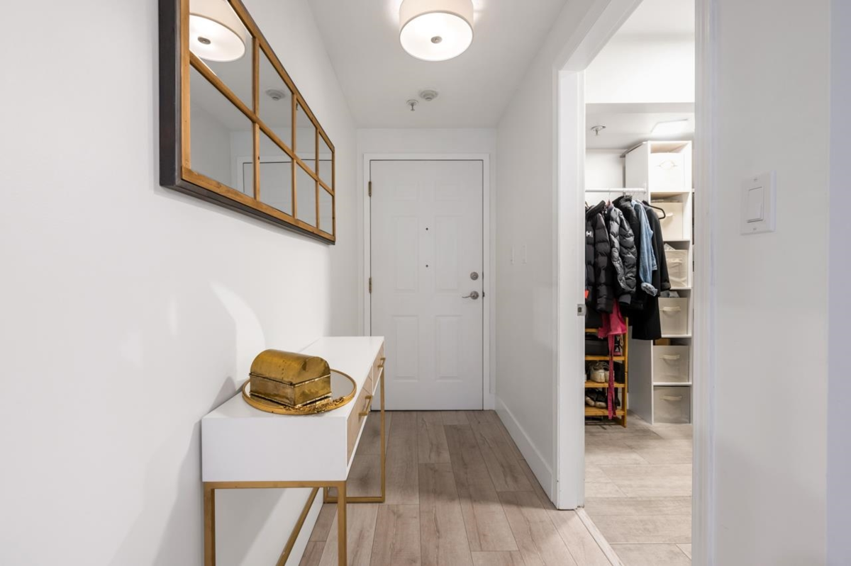 Powder Room Photo of 101 525 Agnes Street, New Westminster, BC