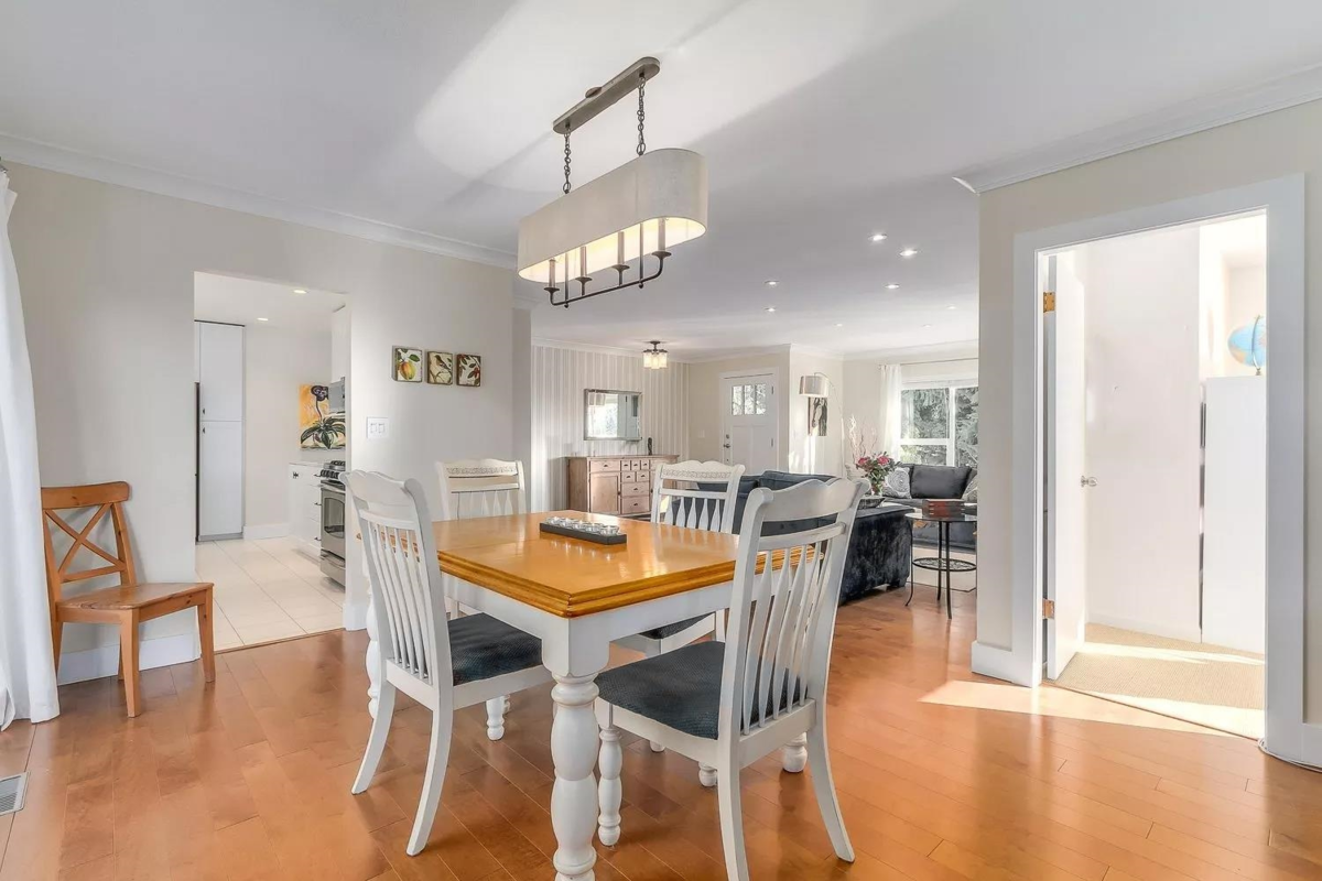 Kitchen Island Photo of 3129 Princess Avenue, North Vancouver, BC
