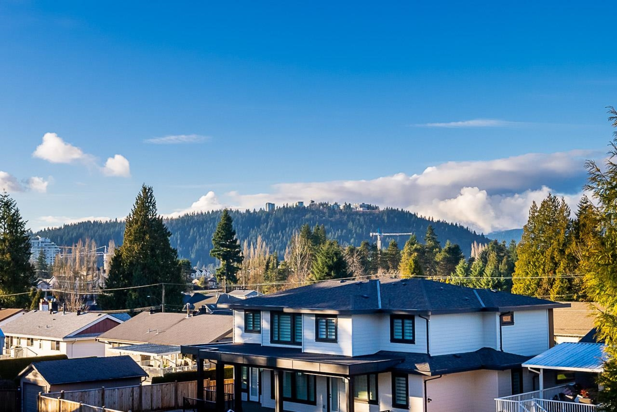 Guest Bathroom Photo of 897 Cottonwood Avenue, Coquitlam, BC