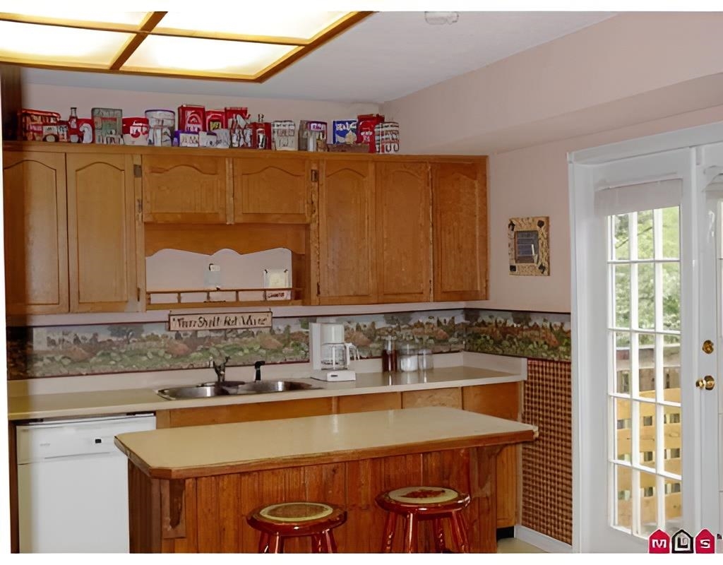Kitchen Island Photo of 32460 Cherry Avenue, Mission, BC