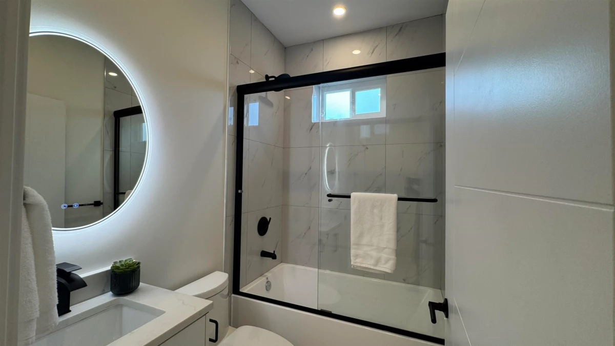 Laundry Room Photo of 1 2703 E 3rd Avenue, Vancouver, BC