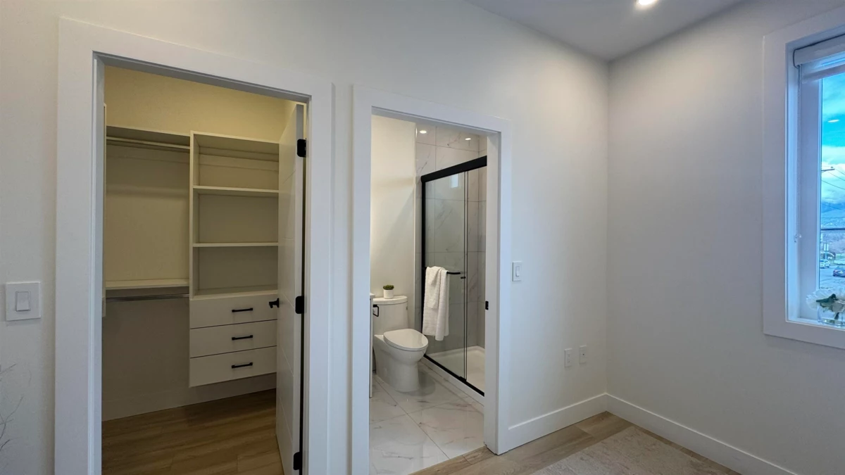 Powder Room Photo of 1 2703 E 3rd Avenue, Vancouver, BC