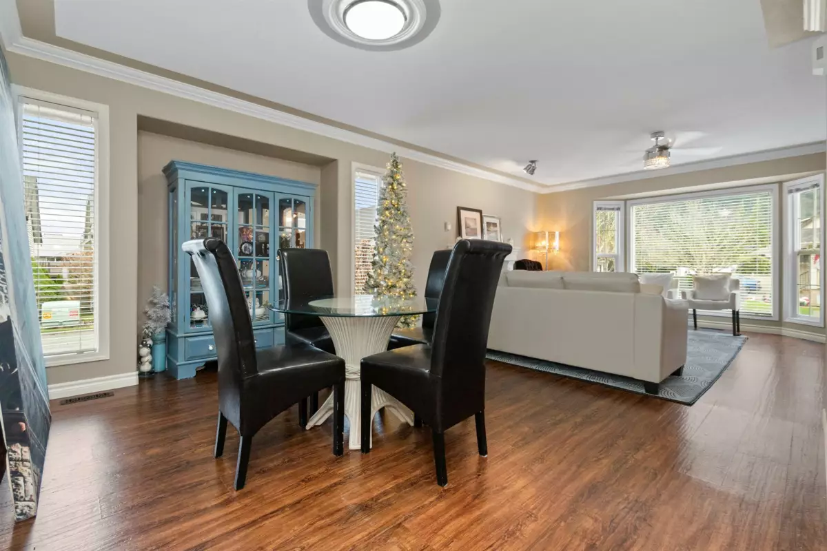 Breakfast Nook Photo of 32 349 Walnut Avenue, Harrison Hot Springs, BC