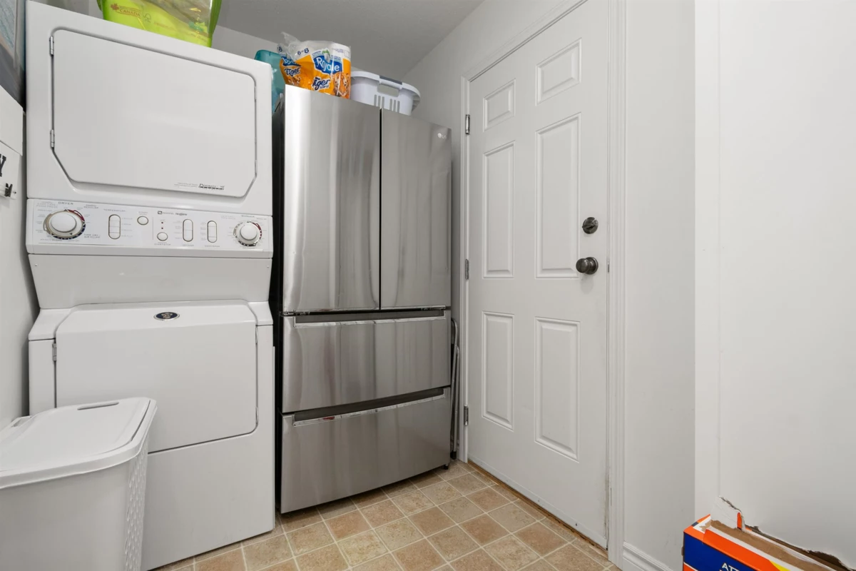 Entry Foyer Photo of 32 349 Walnut Avenue, Harrison Hot Springs, BC