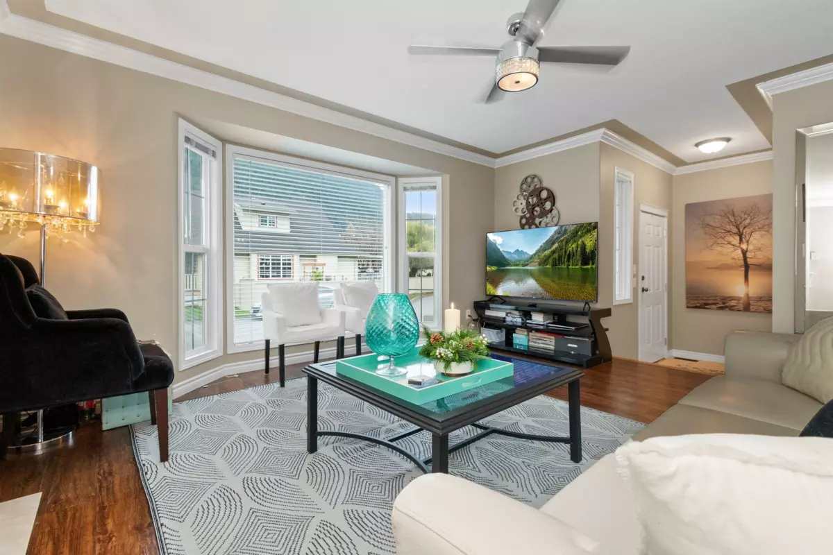 Kitchen Island Photo of 32 349 Walnut Avenue, Harrison Hot Springs, BC