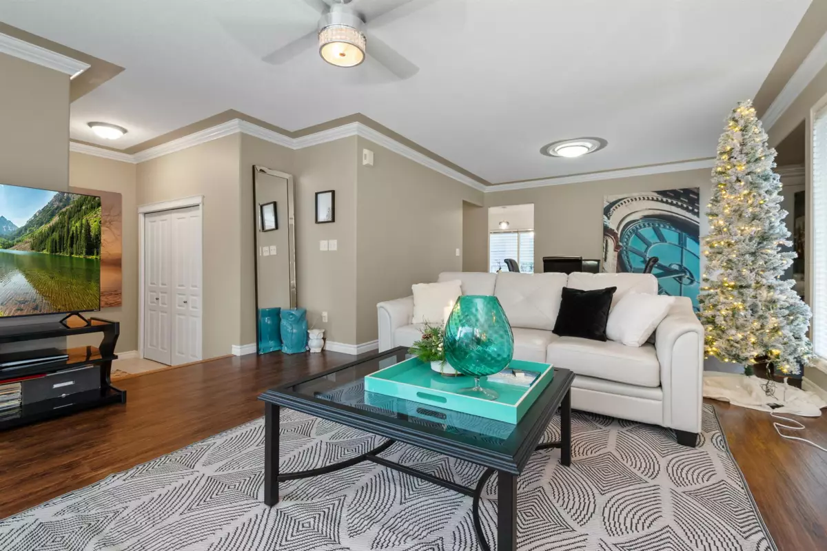 Kitchen Photo of 32 349 Walnut Avenue, Harrison Hot Springs, BC