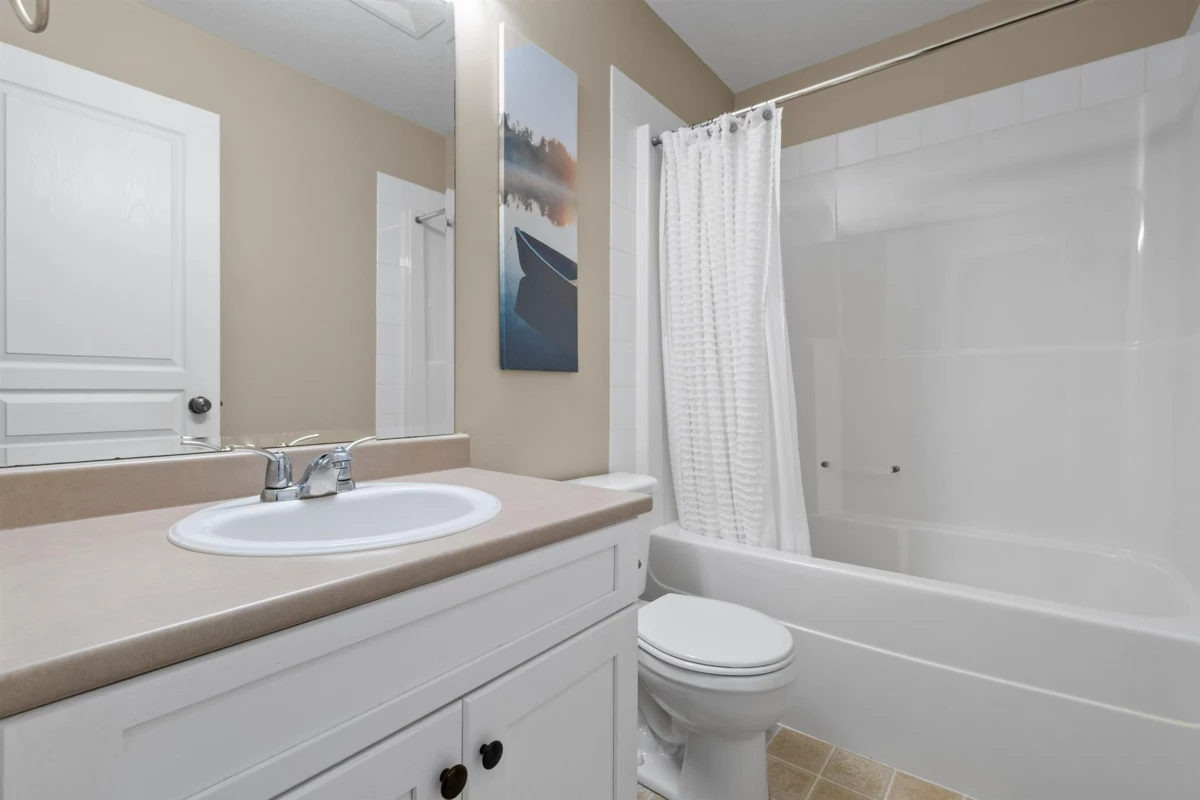 Powder Room Photo of 32 349 Walnut Avenue, Harrison Hot Springs, BC