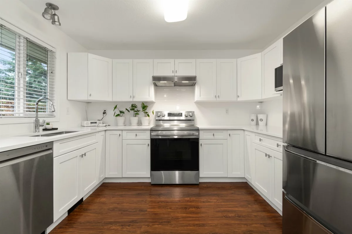 Walk-In Closet Photo of 32 349 Walnut Avenue, Harrison Hot Springs, BC
