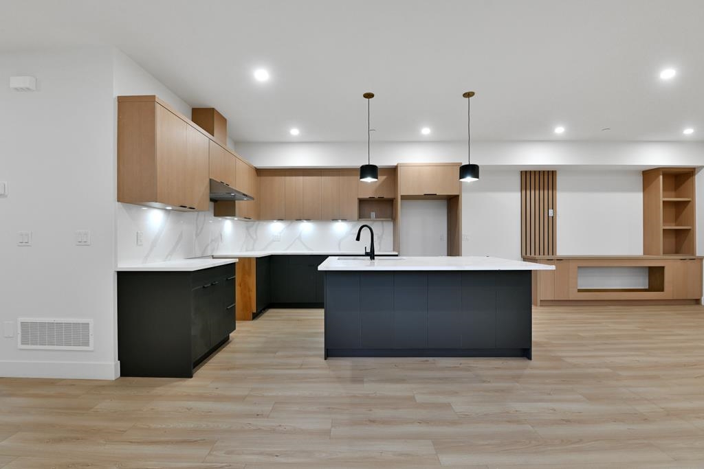 Dining Area Photo of 32905 3 Avenue, Mission, BC