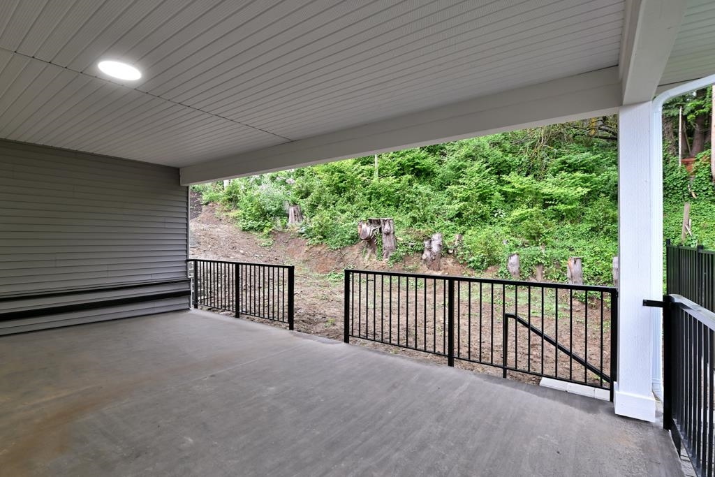 Garage Interior Photo of 32905 3 Avenue, Mission, BC