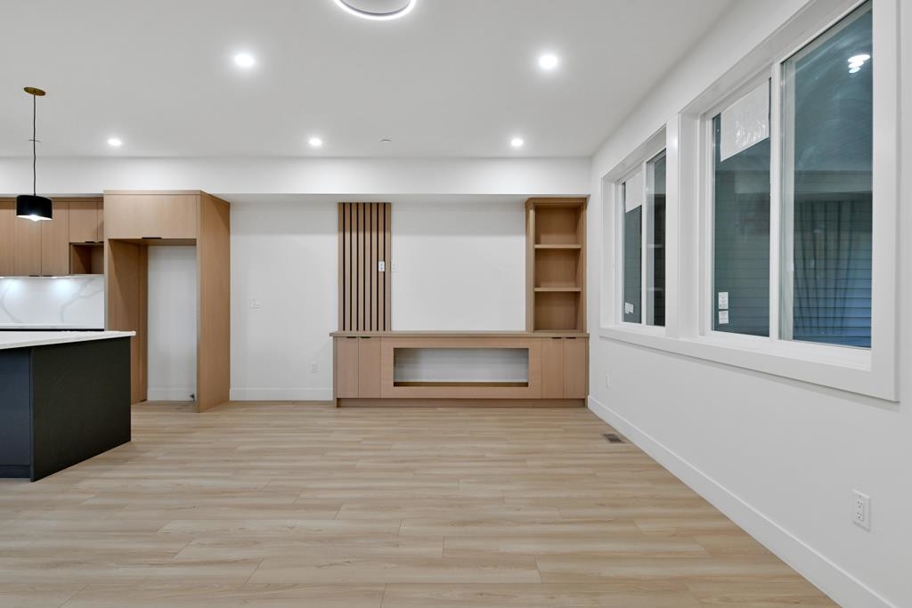 Kitchen Island Photo of 32905 3 Avenue, Mission, BC