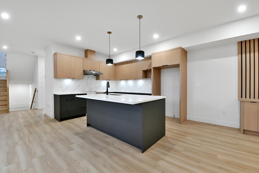 Kitchen Photo of 32905 3 Avenue, Mission, BC