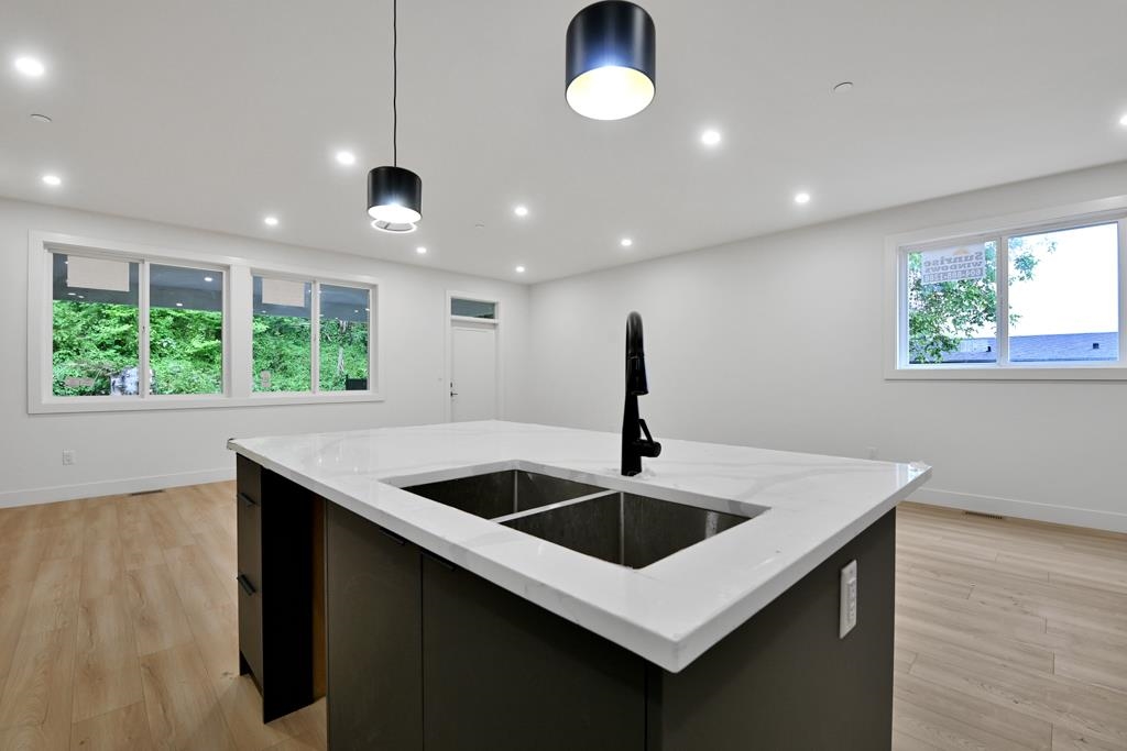 Laundry Room Photo of 32905 3 Avenue, Mission, BC