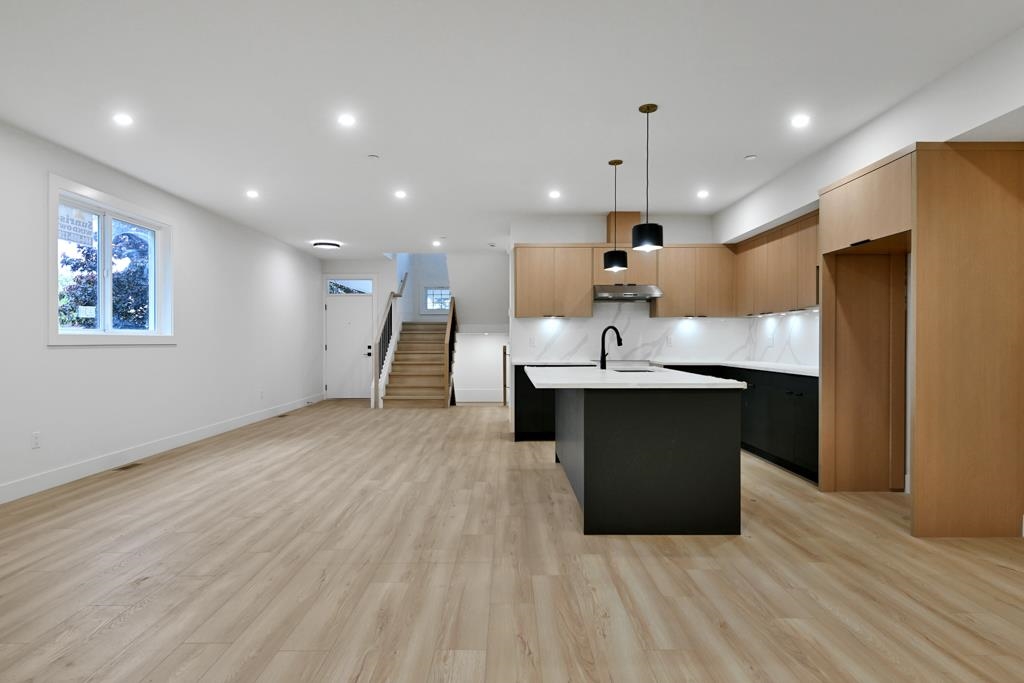 Mudroom Photo of 32905 3 Avenue, Mission, BC