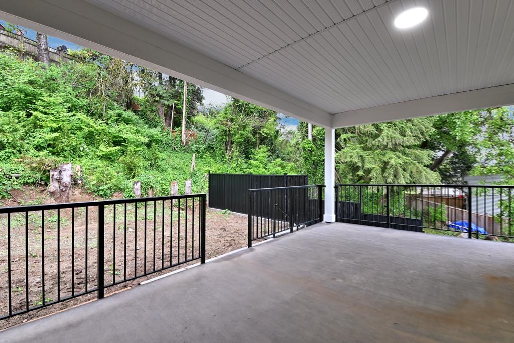 Outdoor Patio Photo of 32905 3 Avenue, Mission, BC