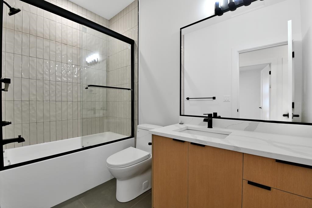 Primary Bathroom Photo of 32905 3 Avenue, Mission, BC