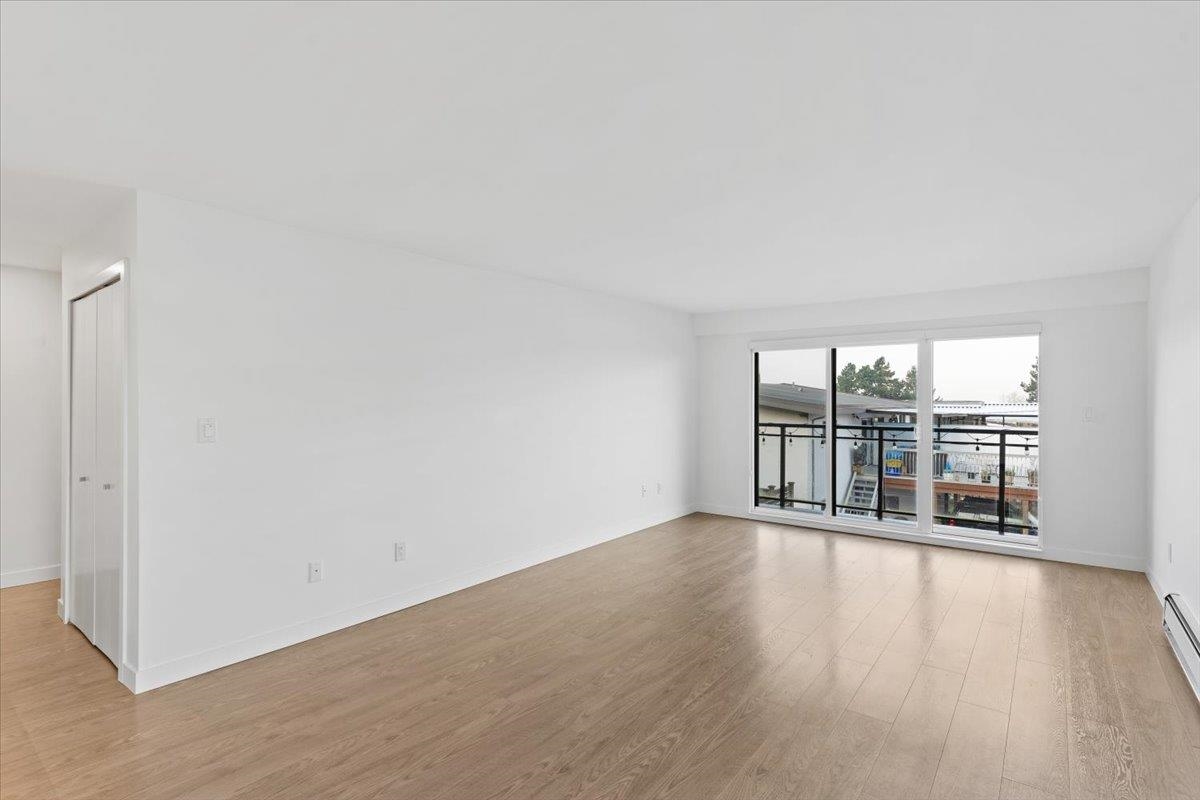 Primary Bathroom Photo of 205 4625 Grange Street, Burnaby, BC