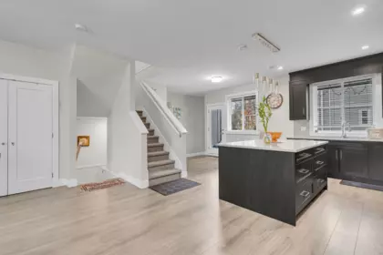 Kitchen Island Photo of 2 32035 Mt Waddington Avenue, Abbotsford, BC
