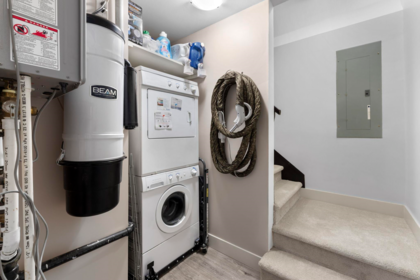 Entry Foyer Photo of 6746 191a Street, Surrey, BC