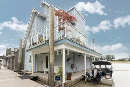 Front exterior of 4 800 South Dyke Road, New Westminster, BC