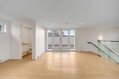 Hallway Photo of 301 1150 Oxford Street, White Rock, BC
