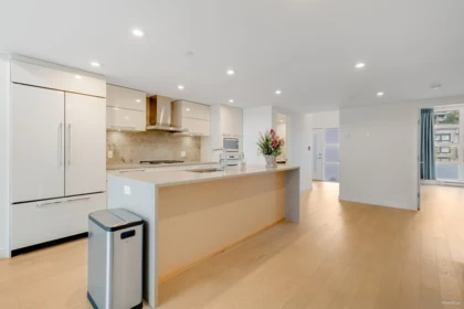 Kitchen Island Photo of 301 1150 Oxford Street, White Rock, BC