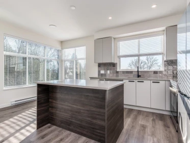 Kitchen Photo of 311 33920 Best Avenue, Mission, BC