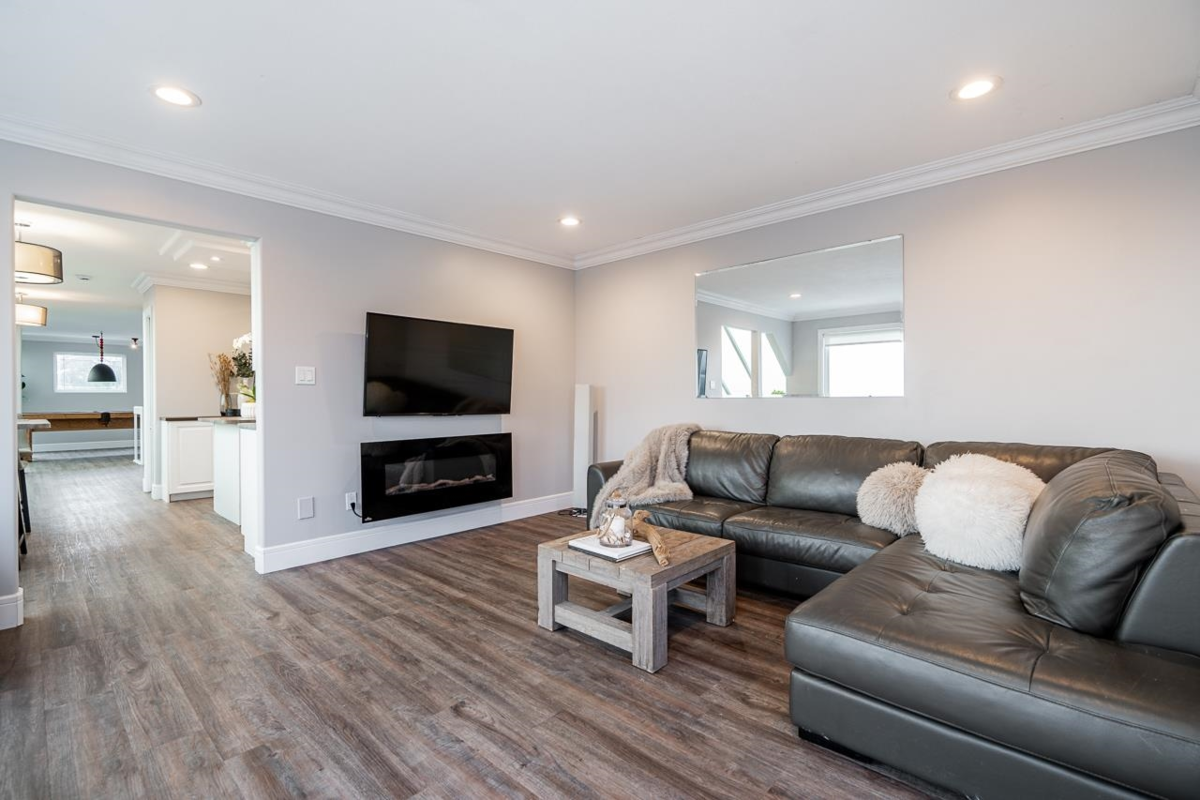 Kitchen Photo of 912 Habgood Street, White Rock, BC