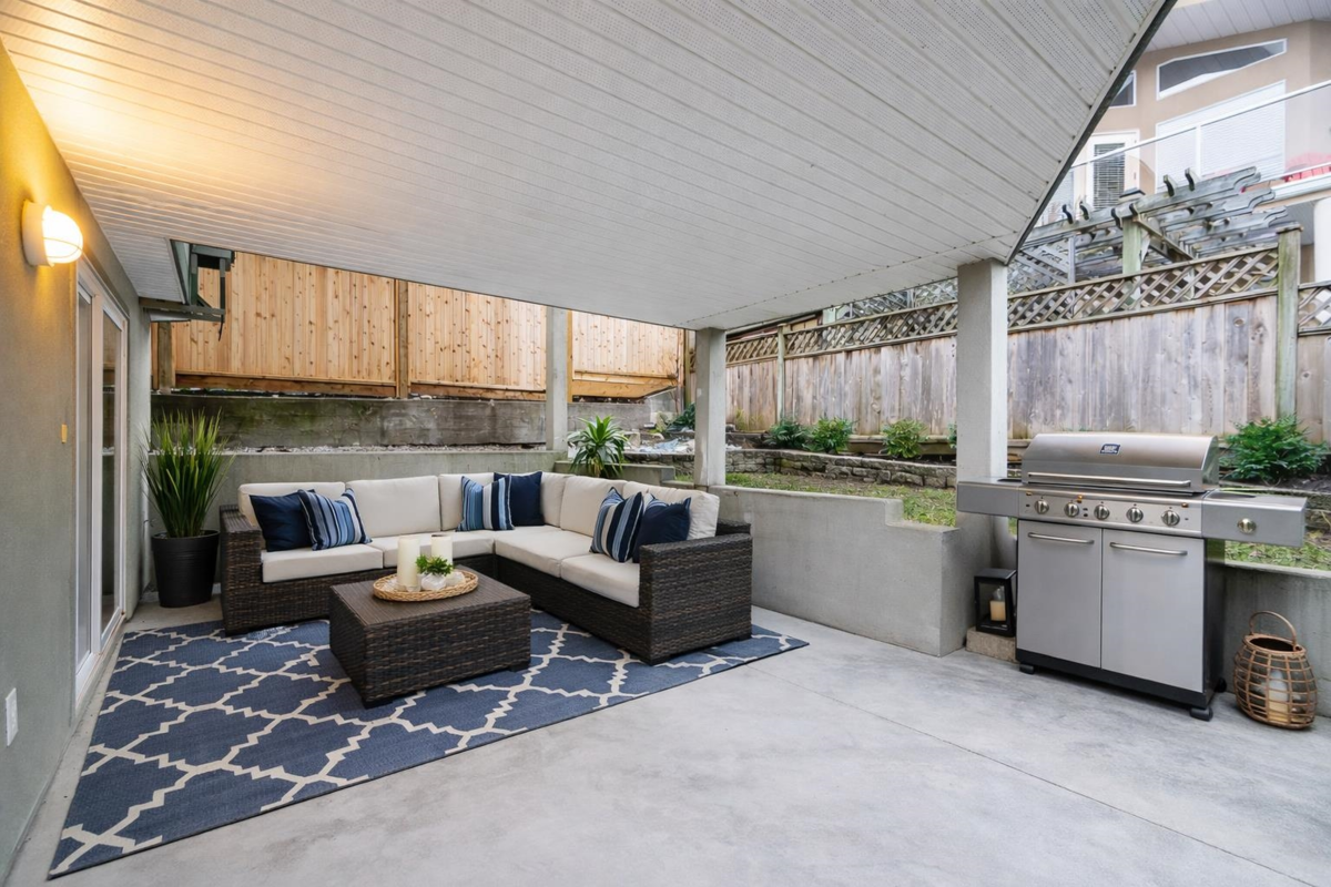 Powder Room Photo of 912 Habgood Street, White Rock, BC