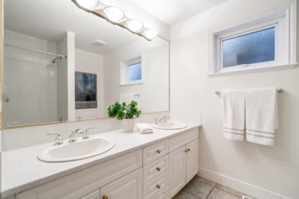 Guest Bathroom Photo of 912 Habgood Street, White Rock, BC