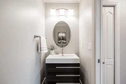 Primary Bathroom Photo of 912 Habgood Street, White Rock, BC