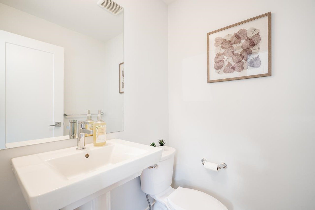 Guest Bathroom Photo of 20484 78 Avenue, Langley, BC