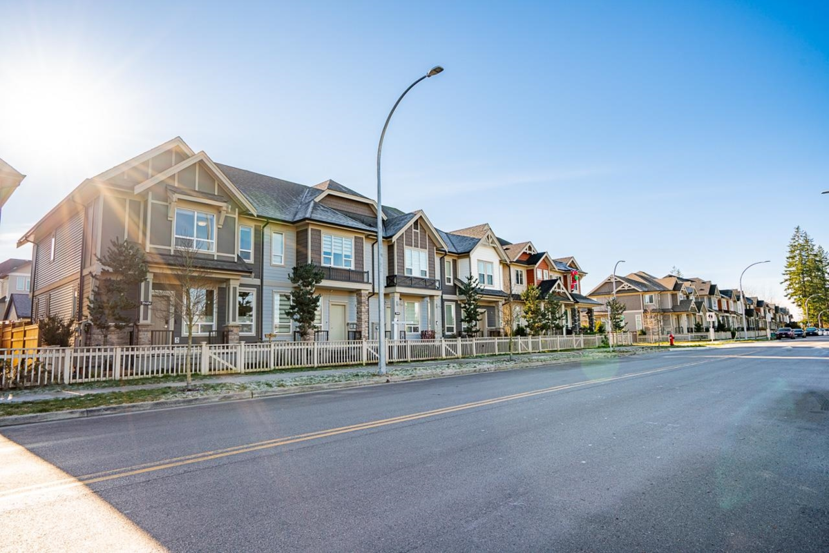 Living Room Photo of 20484 78 Avenue, Langley, BC