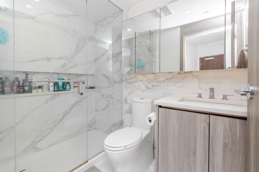 Primary Bathroom Photo of 4106 9887 Whalley Boulevard, Surrey, BC