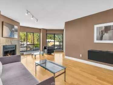 203 4323 Gallant Avenue, North Vancouver, BC