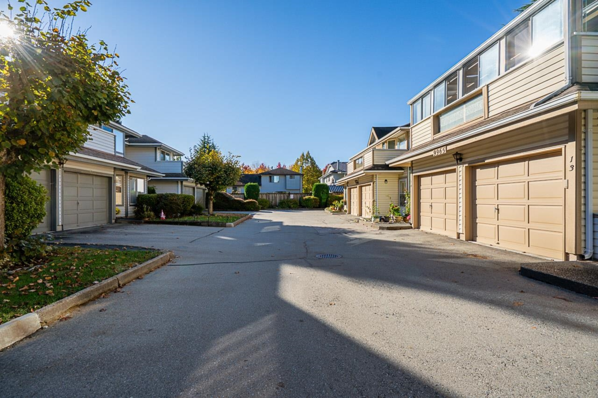 Family Room Photo of 9 9947 151 Street, Surrey, BC