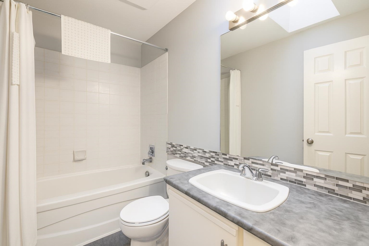 Powder Room Photo of 9 9947 151 Street, Surrey, BC
