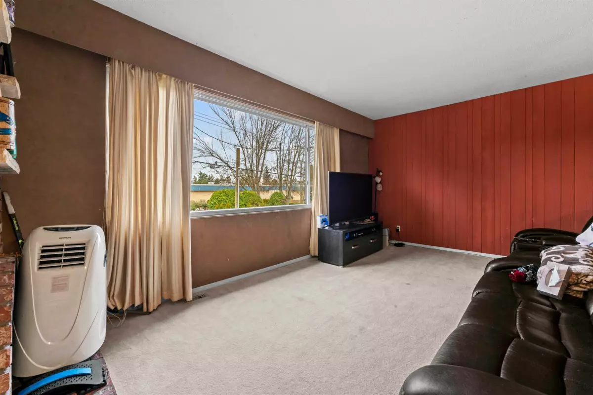 Living Room Photo of 273 52a Street, Delta, BC