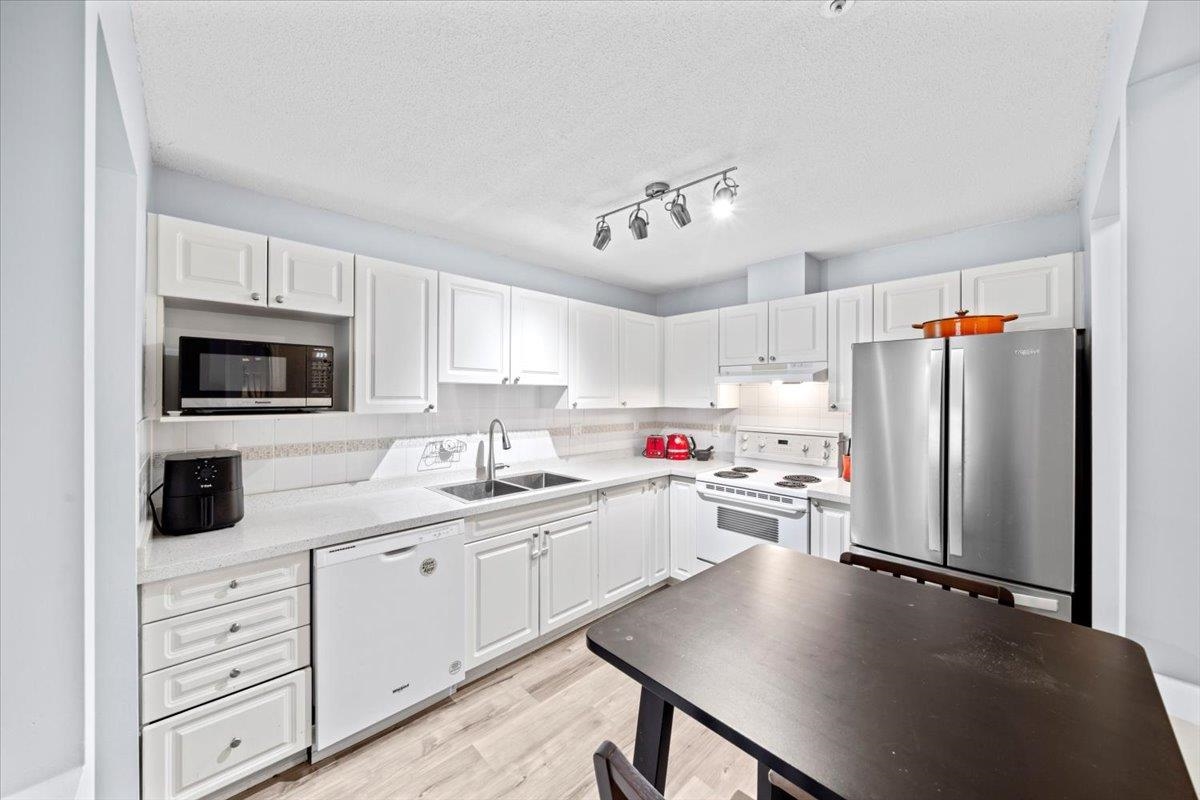 Breakfast Nook Photo of 215 2678 Dixon Street, Port Coquitlam, BC