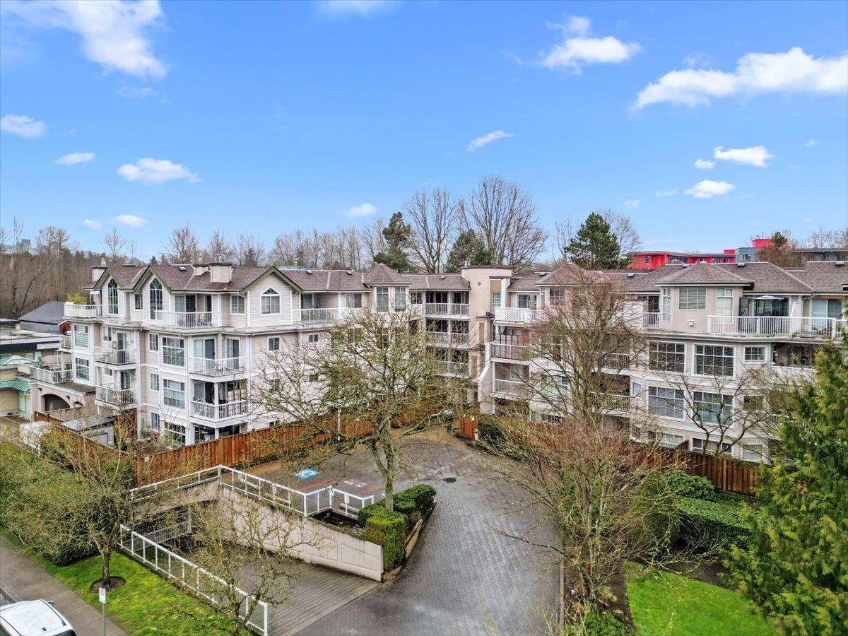 Entry Foyer Photo of 215 2678 Dixon Street, Port Coquitlam, BC