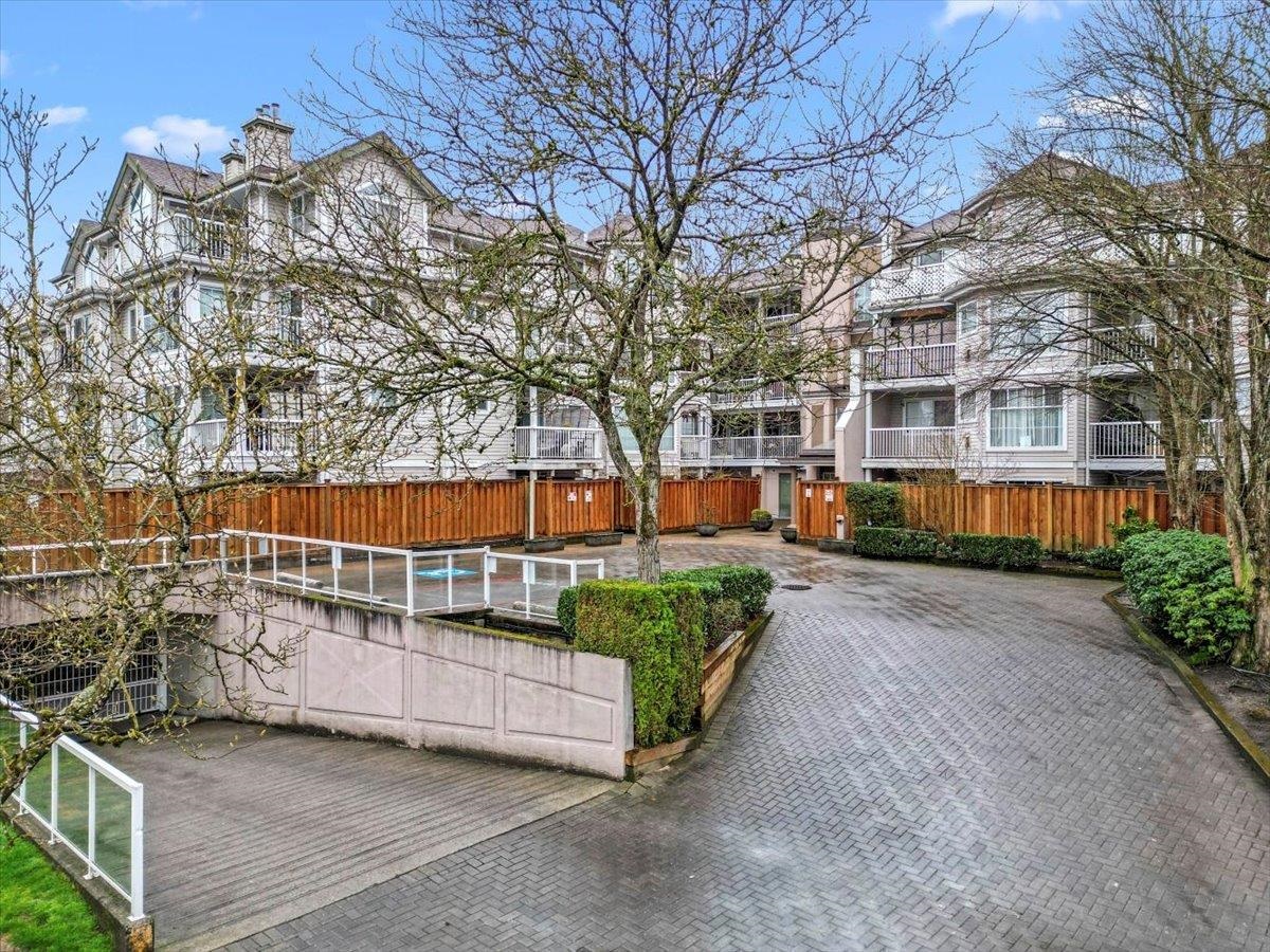 Outdoor Patio Photo of 215 2678 Dixon Street, Port Coquitlam, BC