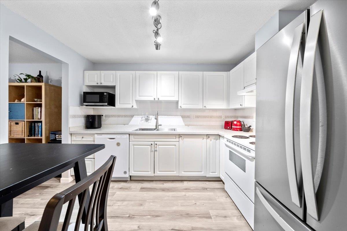 Primary Bathroom Photo of 215 2678 Dixon Street, Port Coquitlam, BC