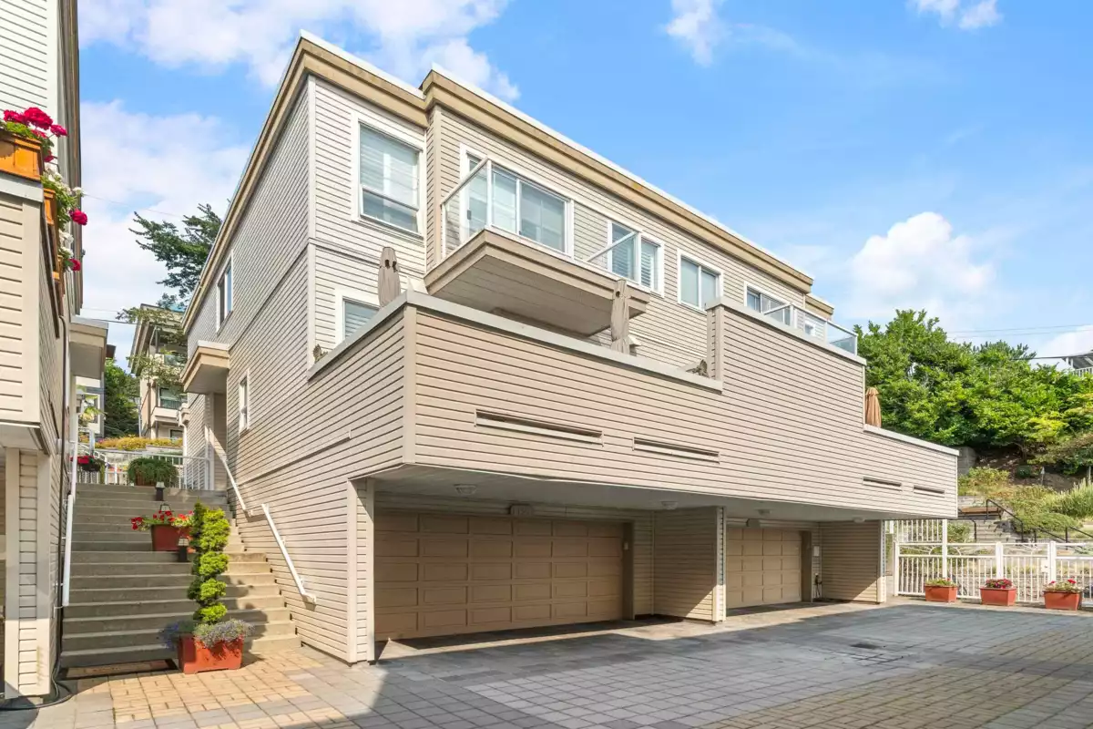 Garden / Landscaping Photo of 1157 Vidal Street, White Rock, BC