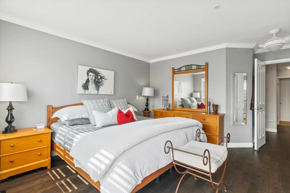 Guest Bathroom Photo of 1157 Vidal Street, White Rock, BC