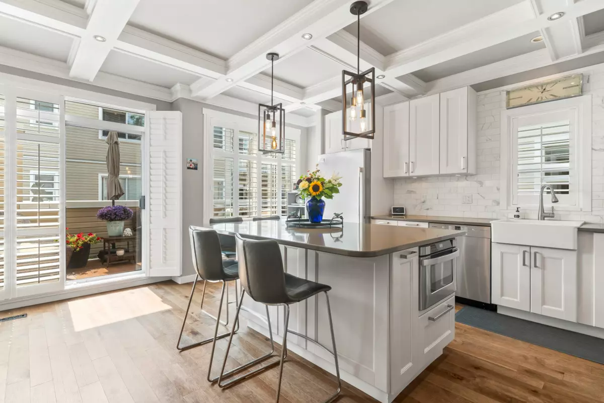 Kitchen Photo of 1157 Vidal Street, White Rock, BC