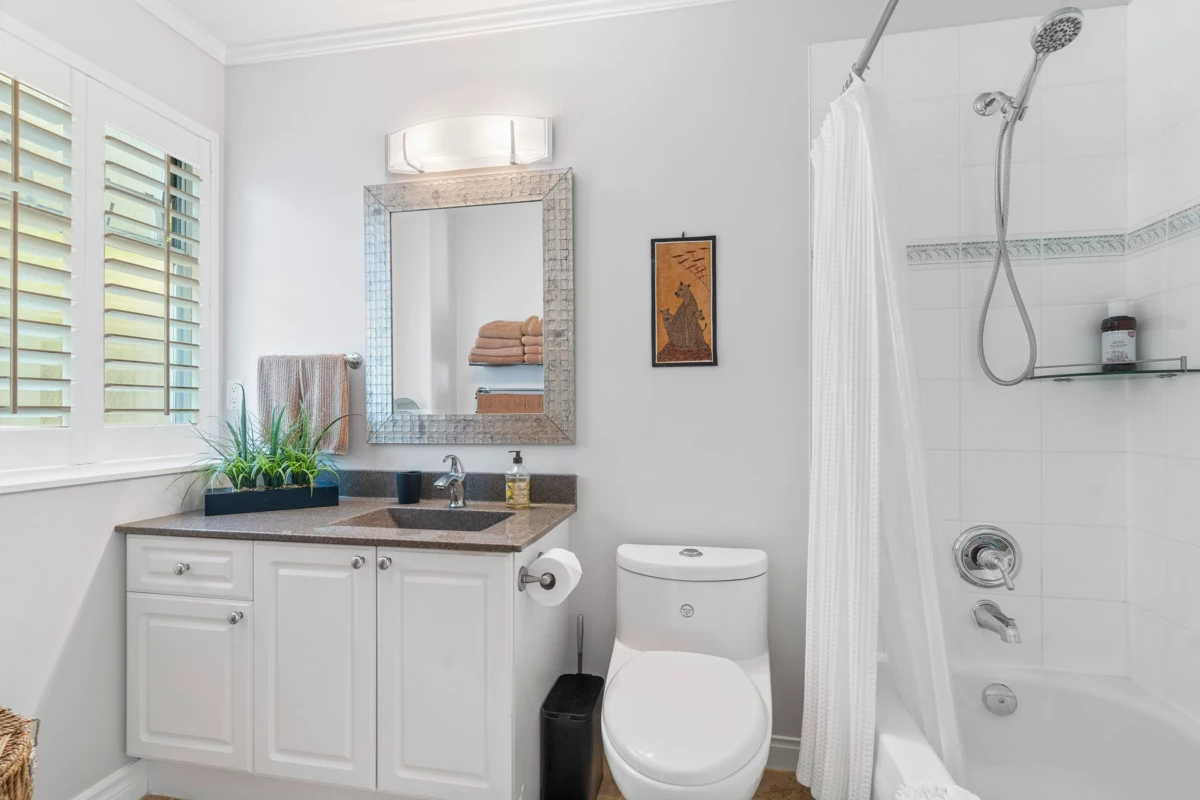 Laundry Room Photo of 1157 Vidal Street, White Rock, BC