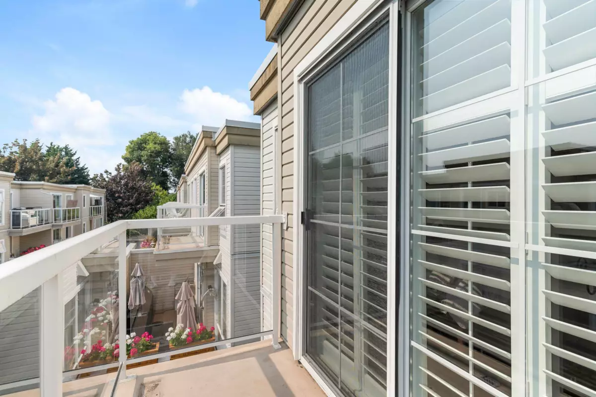 Outdoor Deck Photo of 1157 Vidal Street, White Rock, BC